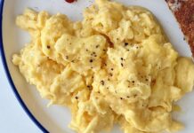 Яєчня за 45 секунд: швидший і вершковий спосіб