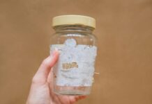 O método do calor: um truque simples para remover resíduos de adesivos teimosos