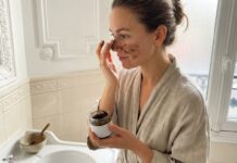 Cara Menghilangkan Komedo dengan Kopi dan Madu: Solusi Berbasis Dapur
