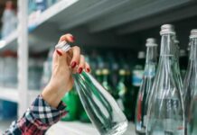 Чому газована мінеральна вода – секретна зброя для чистої шкіри та контролю акне